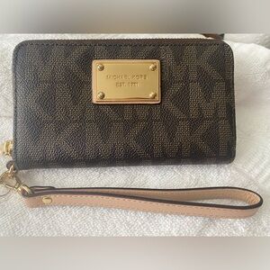 Michael kors wallet